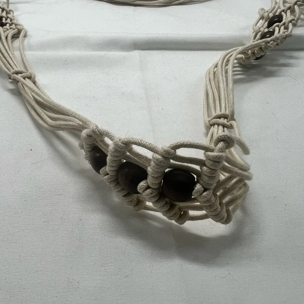 Cream macrame belt with wooden beads